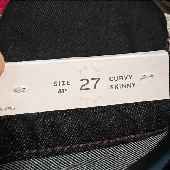 NWT! Loft dark wash curvy skinny jeans. - Picture 5 of 11